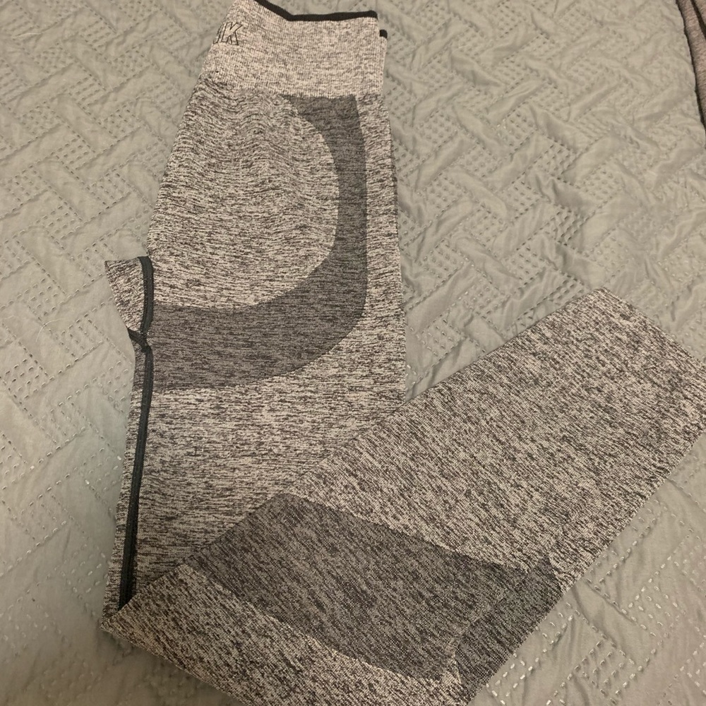 Pink seamless leggings